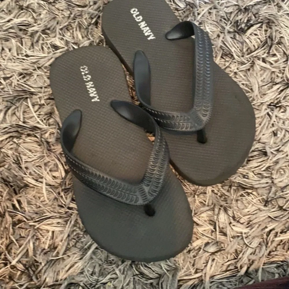 Toddler Old Navy flip flops all 10/11 EUC. Bundle & save!!!